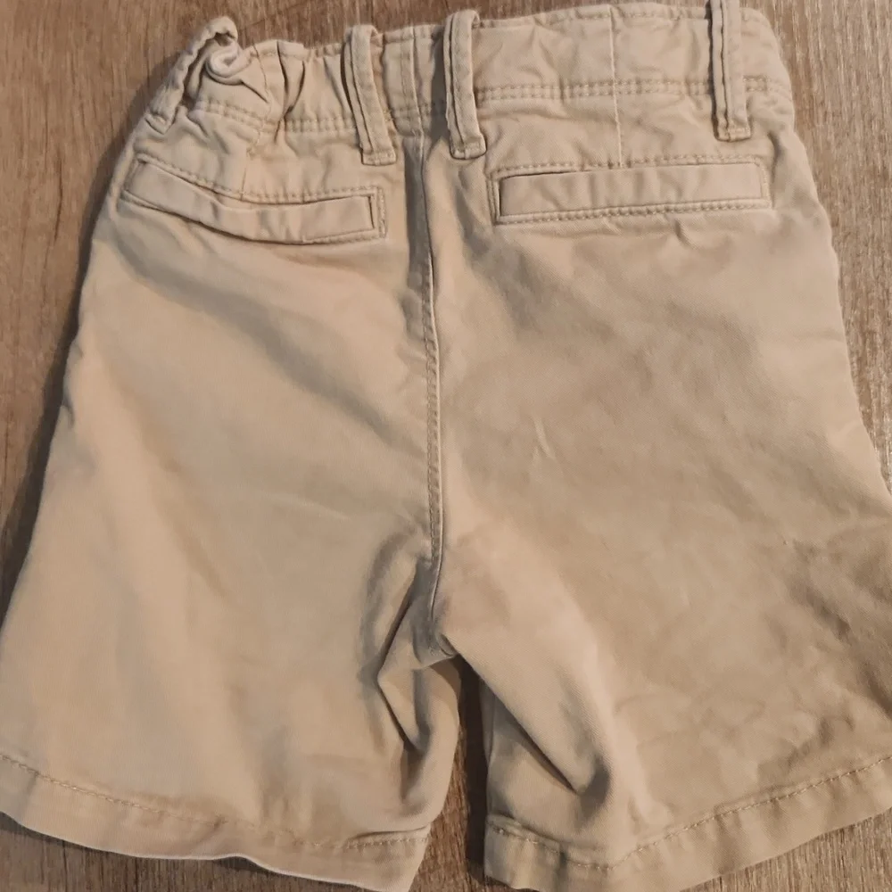 Gap Khaki Shorts Size 2 T